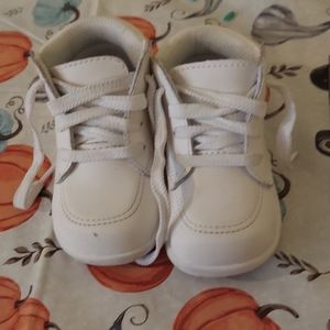 Baby shoes size 4 wide white